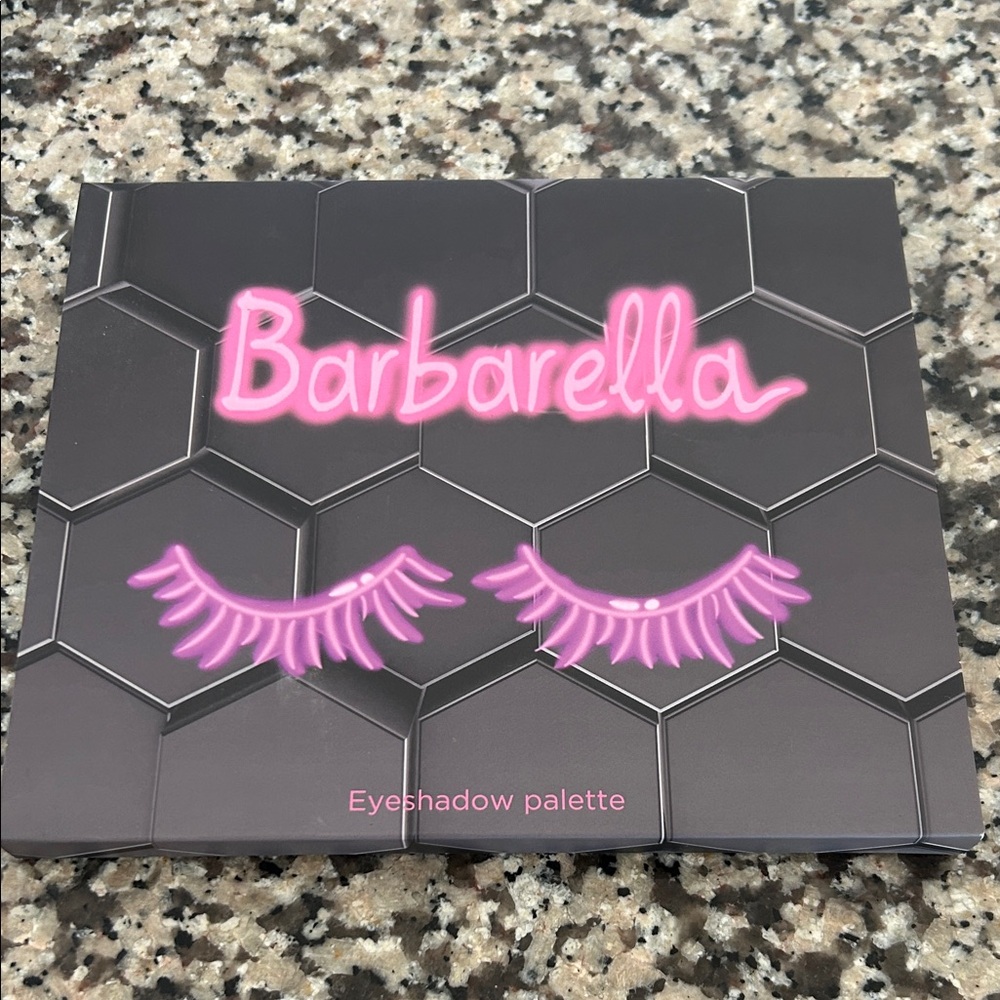 New Beebeauty “Barbarella” eyeshadow palette